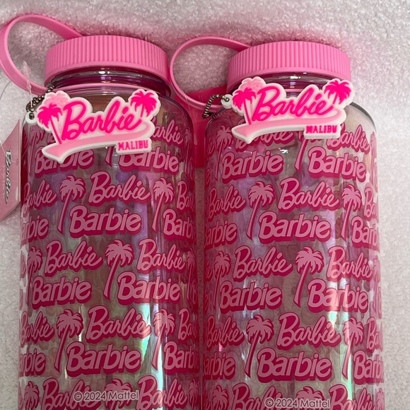 Get 2 NWT Barbie Pink 32 oz reusable water bottles. Includes Malibu Key Chains - Picture 3 of 7